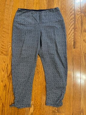 Sunday women’s Capri leggings Navy